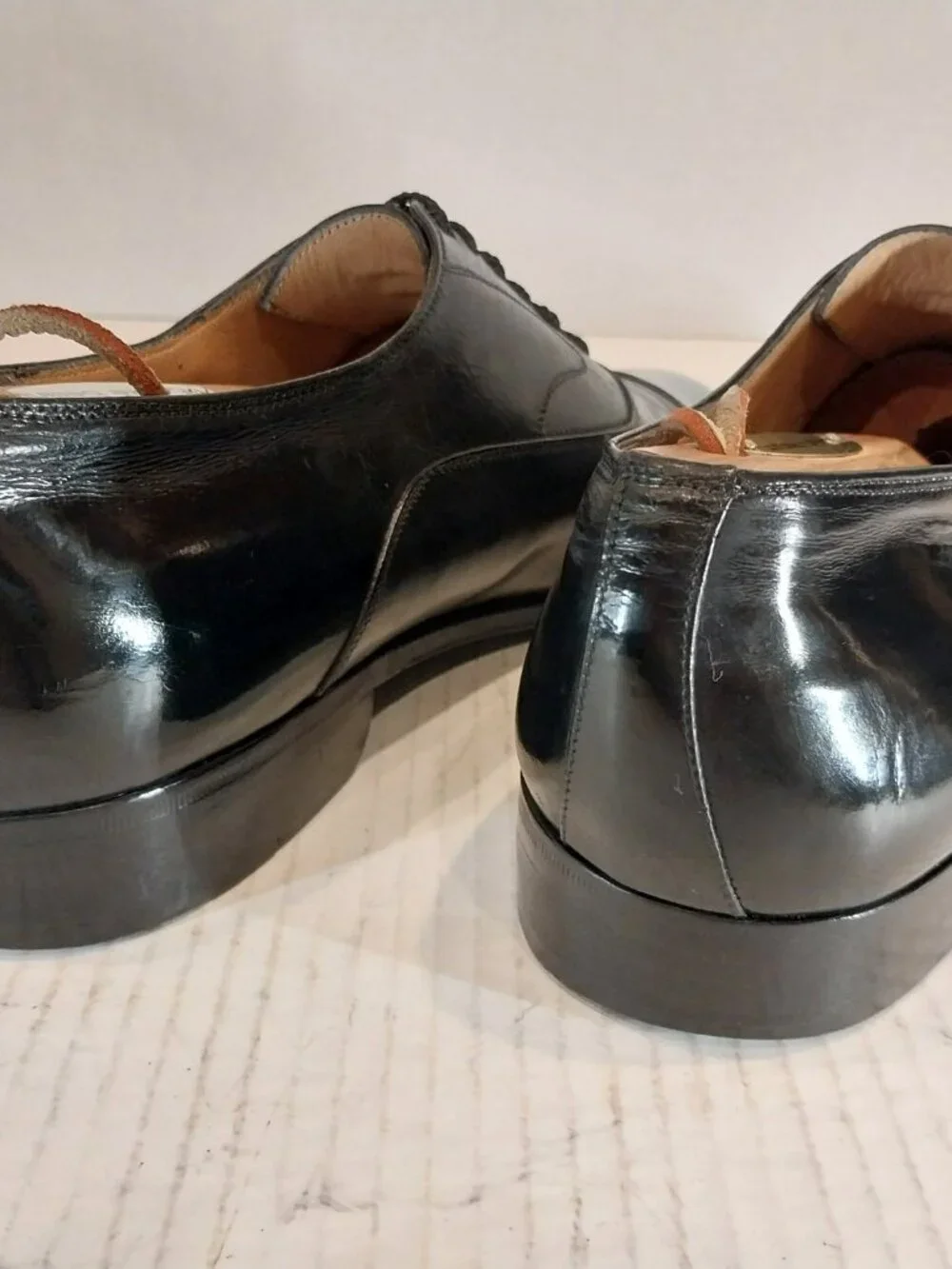 SALVATORE FERRAGAMO men's (SAVE $800) size 8.5 2E black Oxford.